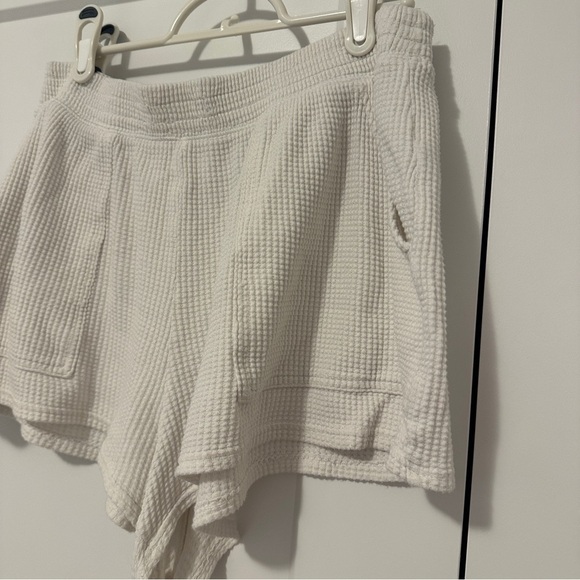 Aerie Offline White Waffle Shorts Size Medium Women’s - Picture 3 of 6